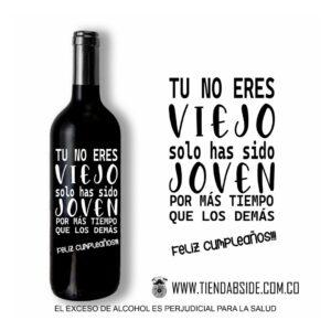 Botella de Vino con Mensaje de Cumpleaños No eres Viejo