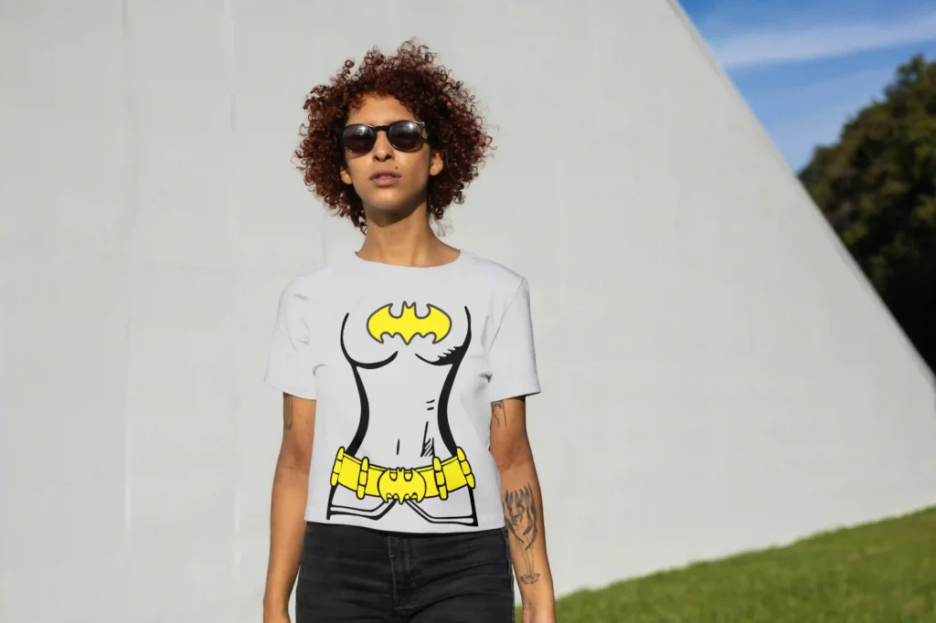 camisetas de color blanco con estampado de la silueta del torso de baticha