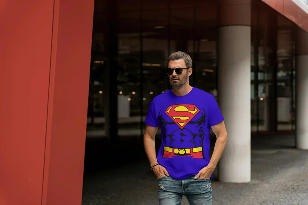 camiseta azul rey con el torso de superman