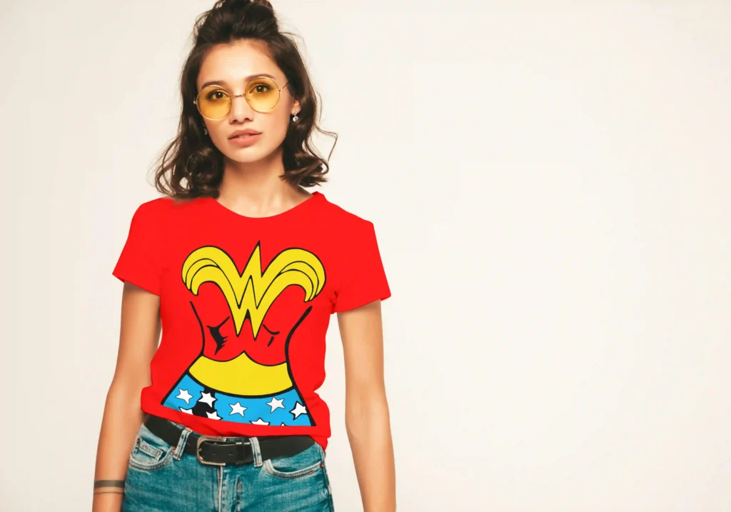 camiseta roja con estampado de la figura de la mujer maravilla